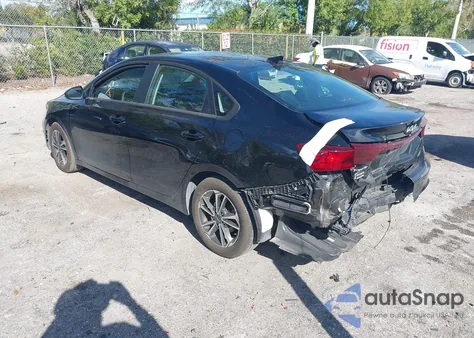 2024 Kia Forte Lxs z USA, uszkodzony, nr VIN 3KPF24AD4RE735808